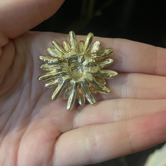 Sunflower and Bee Brooch - Picture 4 of 4